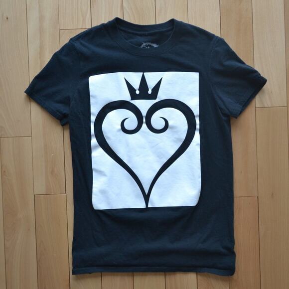 Disney Kingdom Hearts Tee Queen of Hearts Card Graphic Black White - Picture 1 of 3